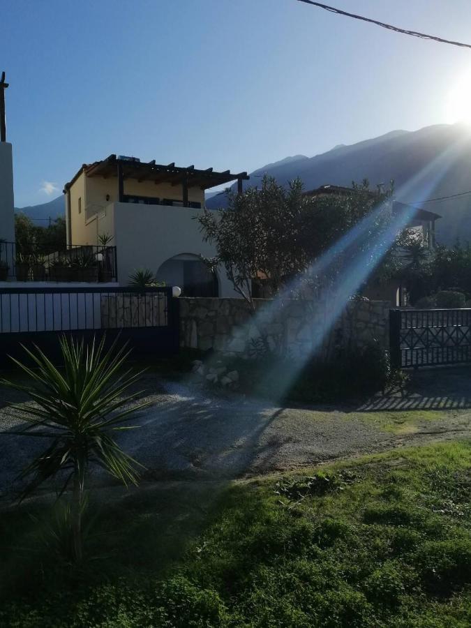 Villa Elan Mouríon Buitenkant foto